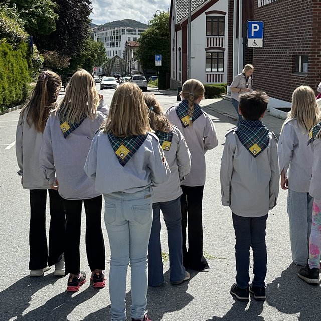 Familiegudstjeneste med gatefest
