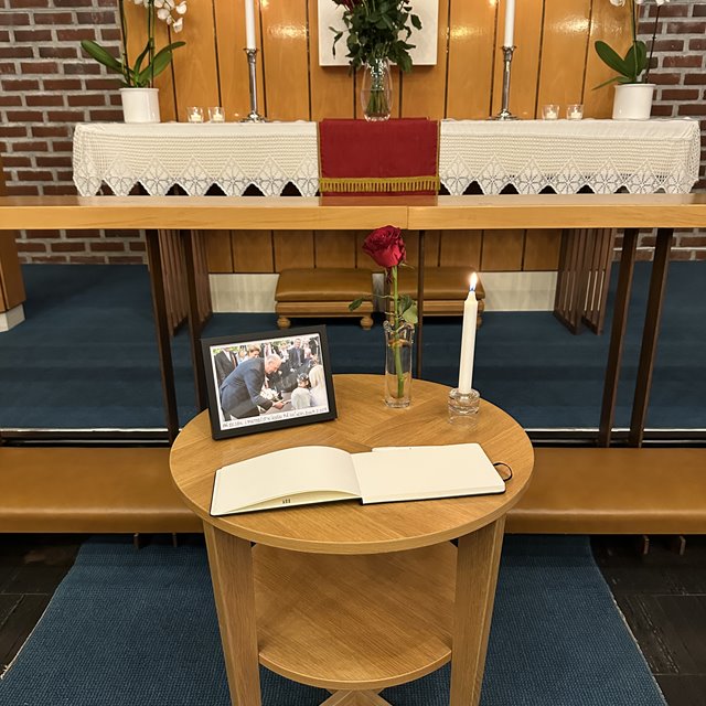 Åpen kirke i forbindelse med Kong Haralds bortgang