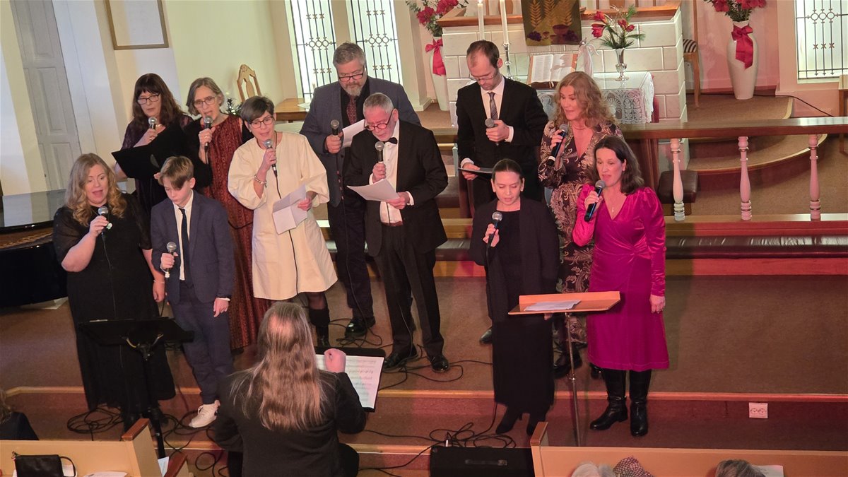 julaftengudstjenesten-i-kirken,-24.12.25.-med-prosjektkoret.-(6)